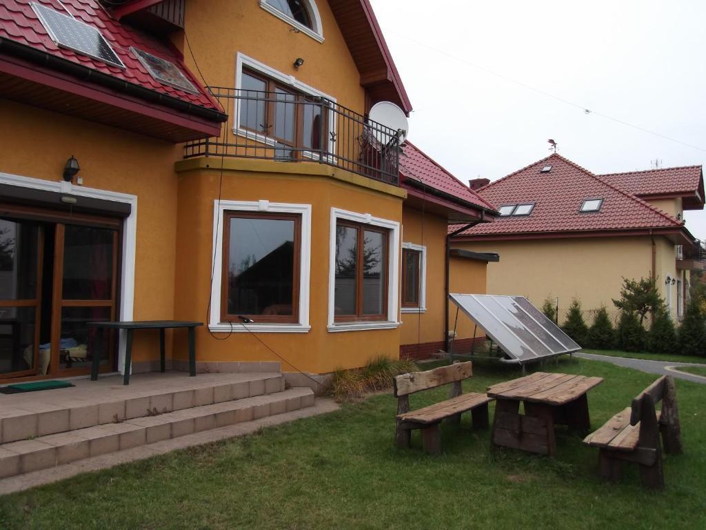 Dworek W Zieleni Варшава Екстер'єр фото
